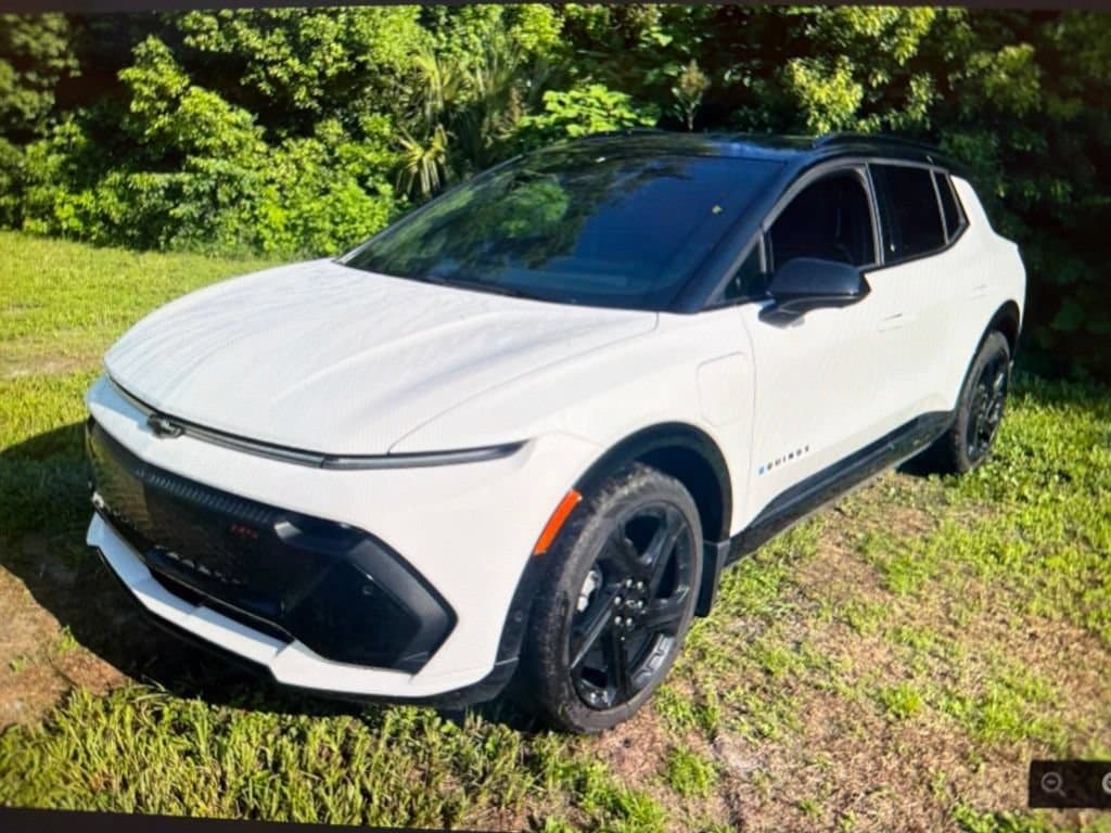 2024 Chevrolet Equinox EV 2RS — photo 1 of 11