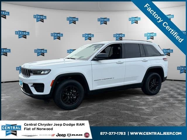 2023 Jeep Grand Cherokee Laredo — photo 1 of 25