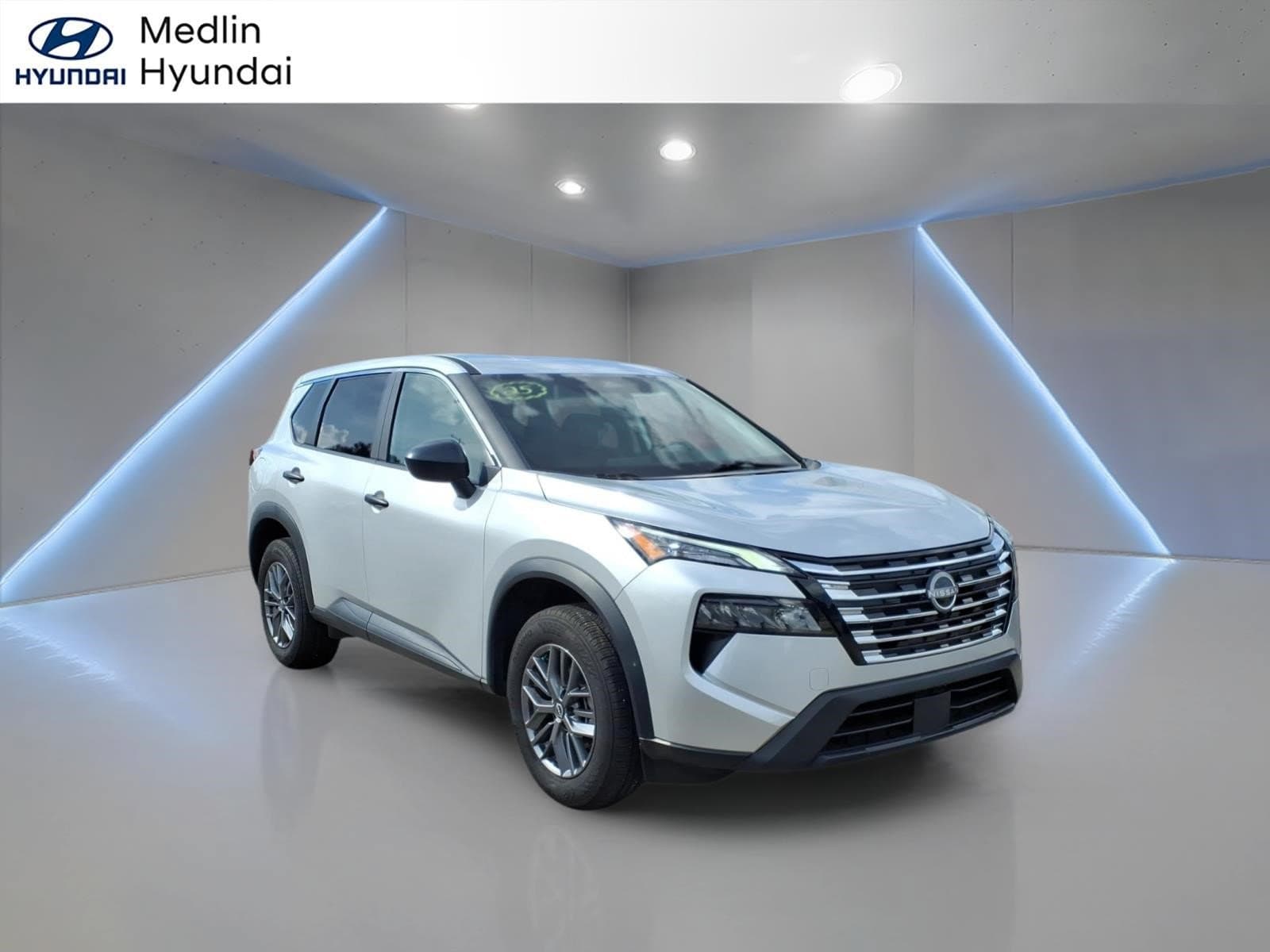 2025 Nissan Rogue S — photo 1 of 18
