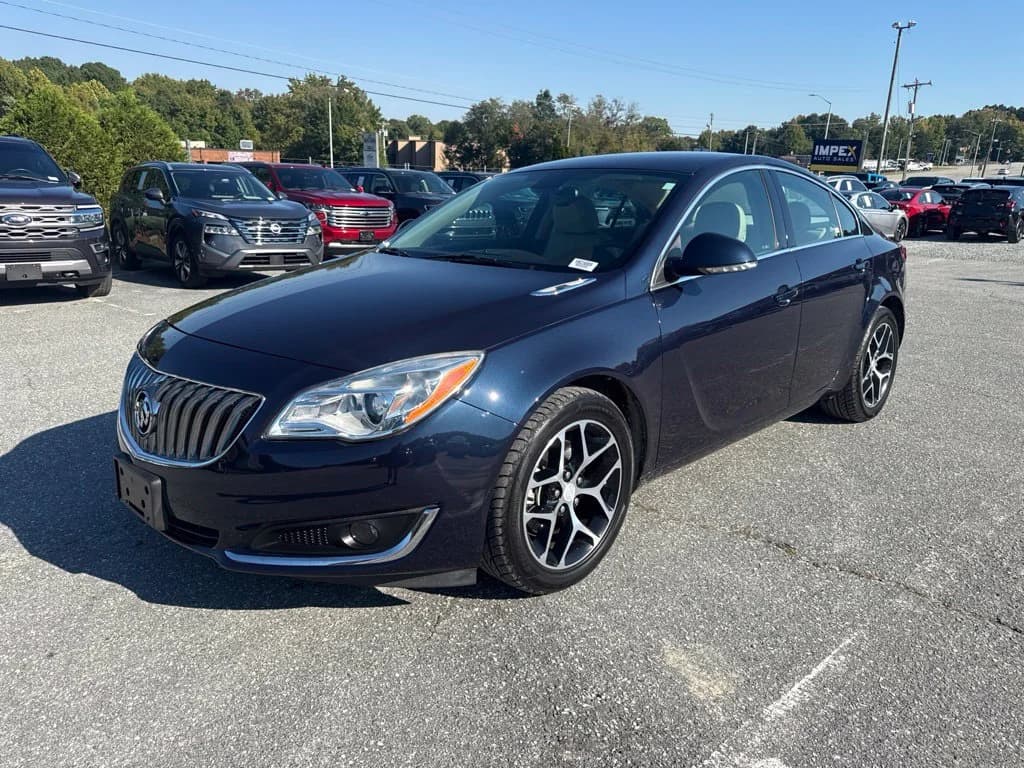 2017 Buick Regal Base — photo 1 of 31