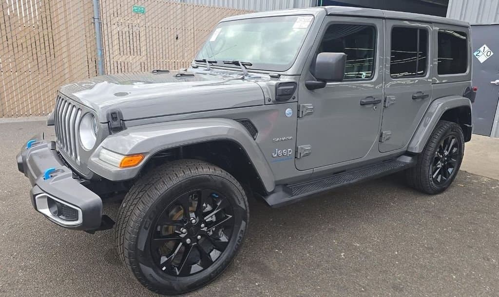 2023 Jeep Wrangler Base — photo 1 of 8