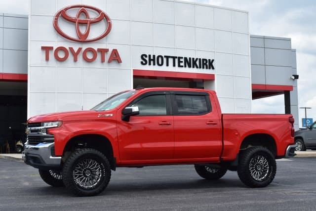 2020 Chevrolet Silverado 1500 LT — photo 1 of 33