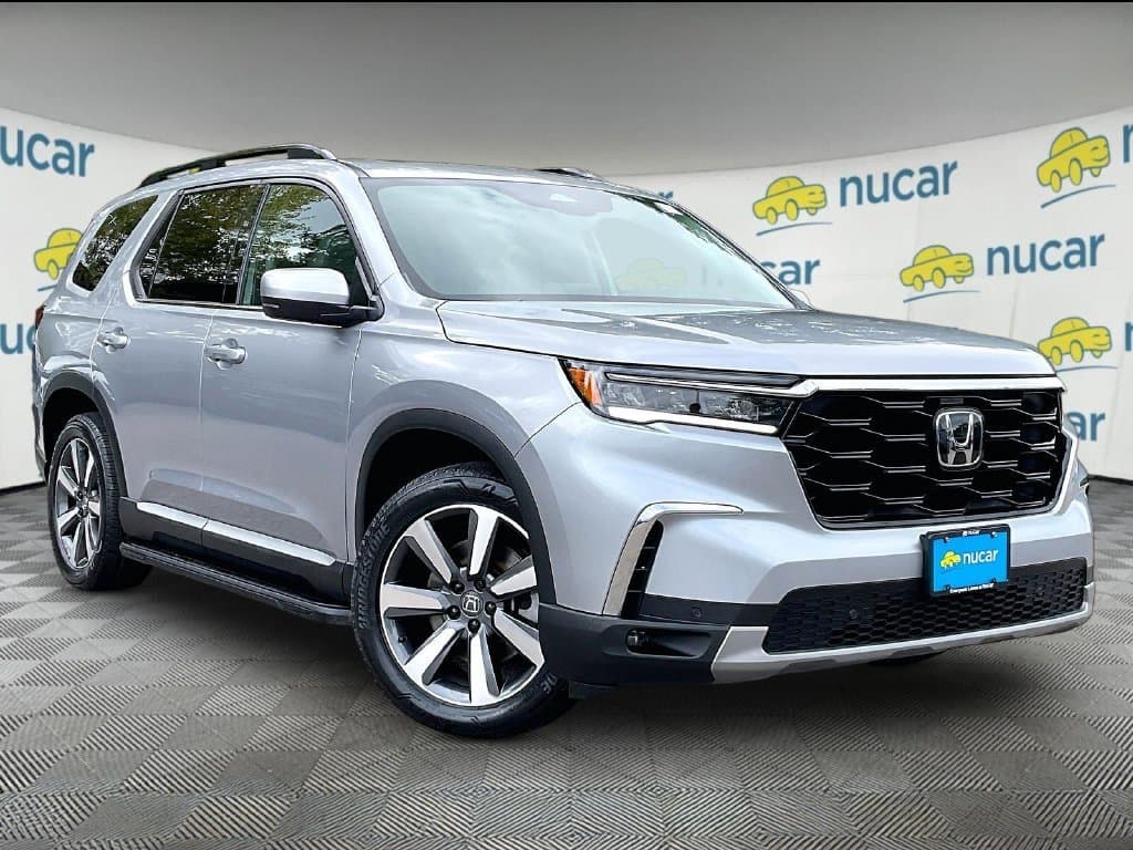 2024 Honda Pilot Touring — photo 1 of 36