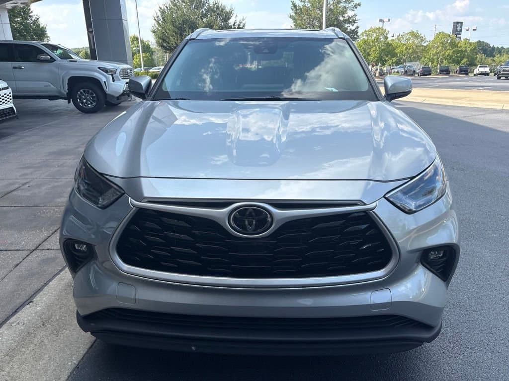 2023 Toyota Highlander XLE — photo 1 of 3