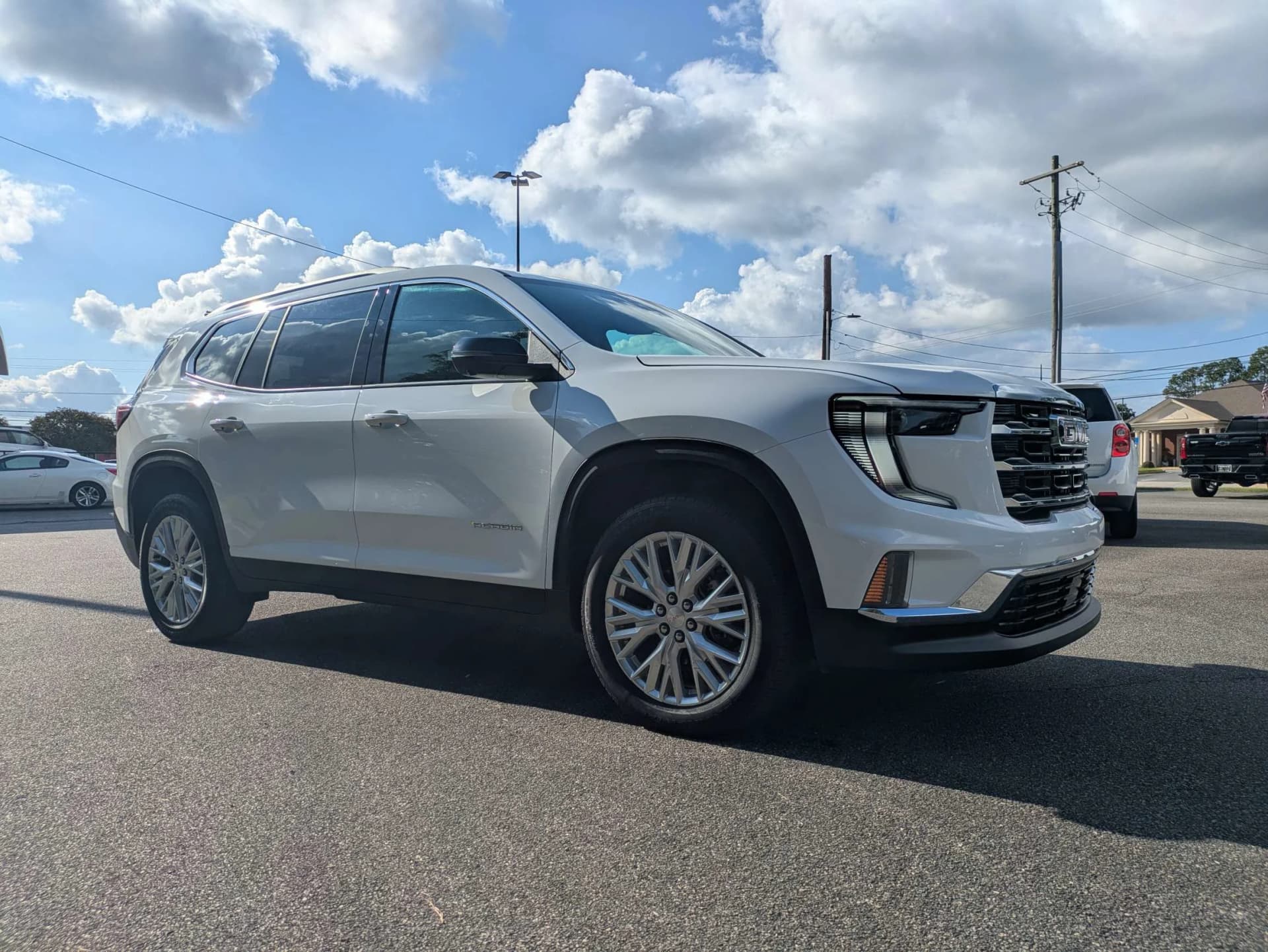 2026 GMC Acadia FWD Elevation — photo 1 of 34