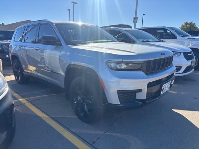 2024 Jeep Grand Cherokee L Altitude X — photo 1 of 9