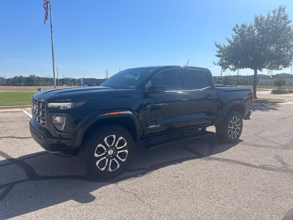 2024 GMC Canyon Base — photo 1 of 20