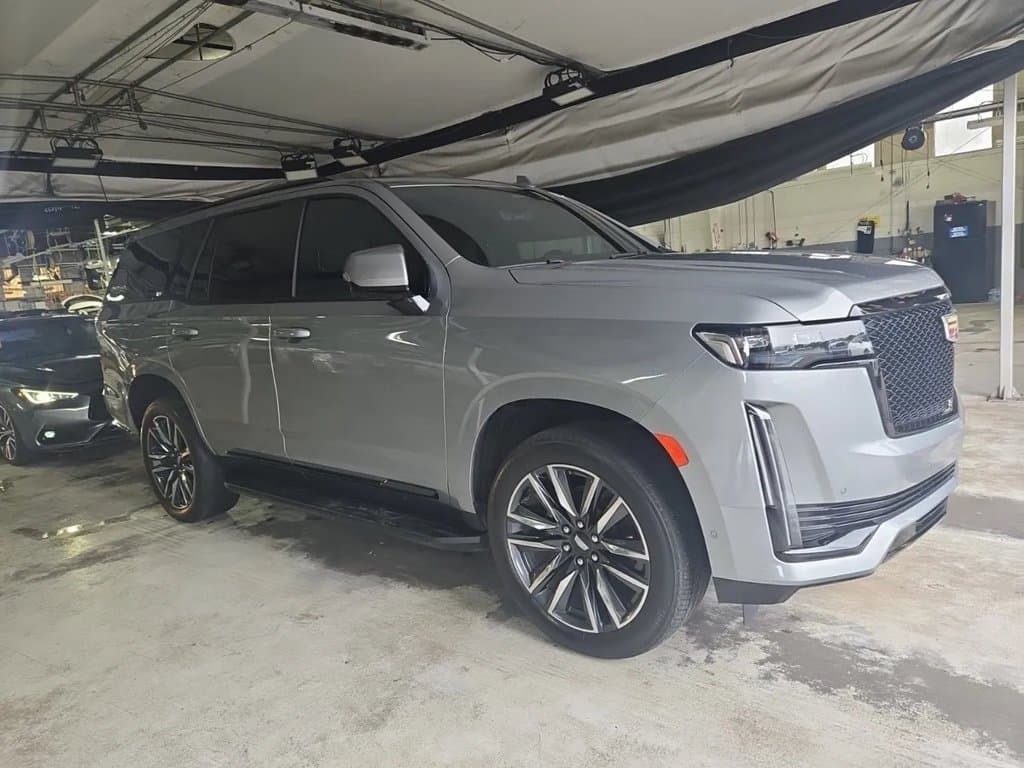 2024 Cadillac Escalade Base — photo 1 of 20