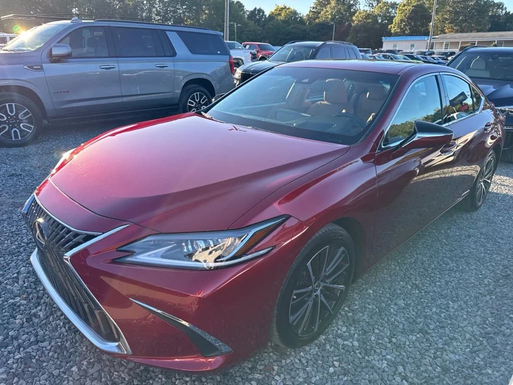 2022 Lexus ES ES 300h — photo 1 of 5