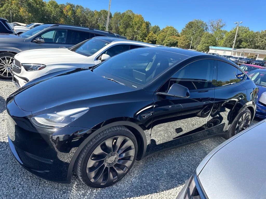 2023 Tesla Model Y Performance — photo 1 of 6