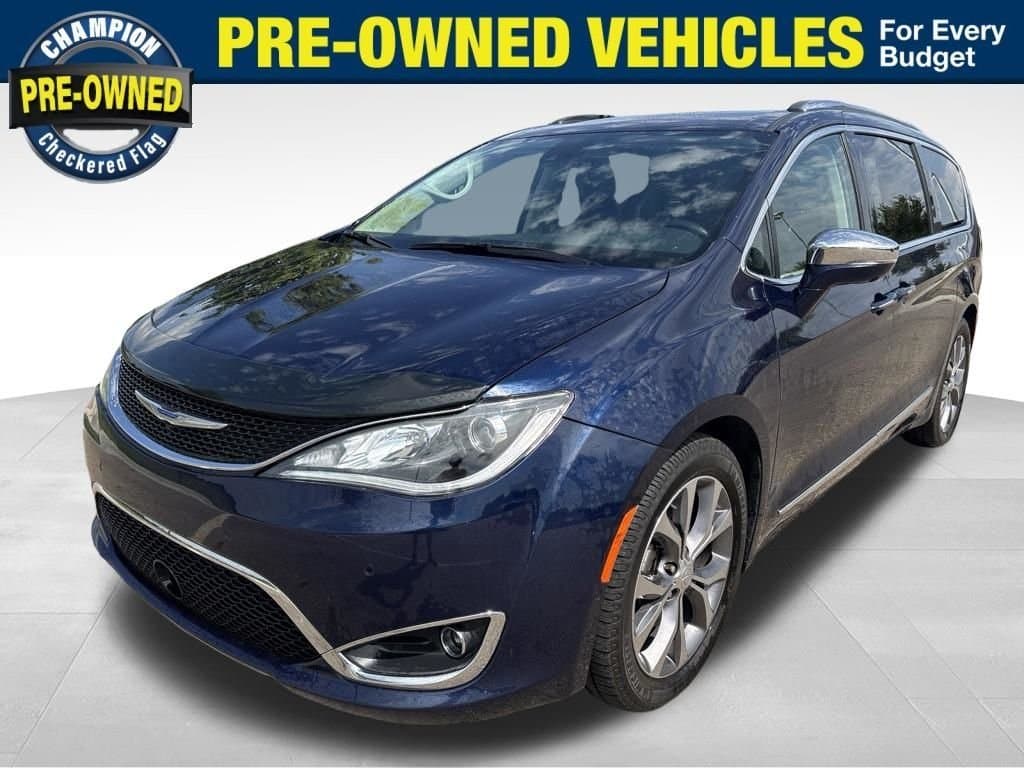 2019 Chrysler Pacifica Limited — photo 1 of 48