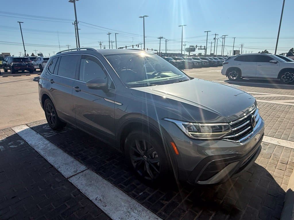 2022 Volkswagen Tiguan Base — photo 1 of 9