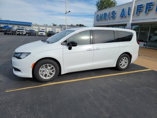 2026 Chrysler Voyager LX — photo 1 of 7