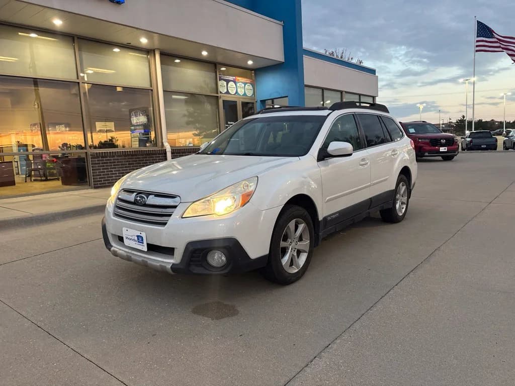 2013 Subaru Outback 2.5i Premium — photo 1 of 3