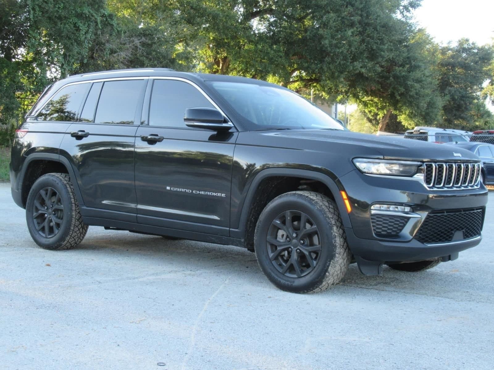 2023 Jeep Grand Cherokee Limited — photo 1 of 5