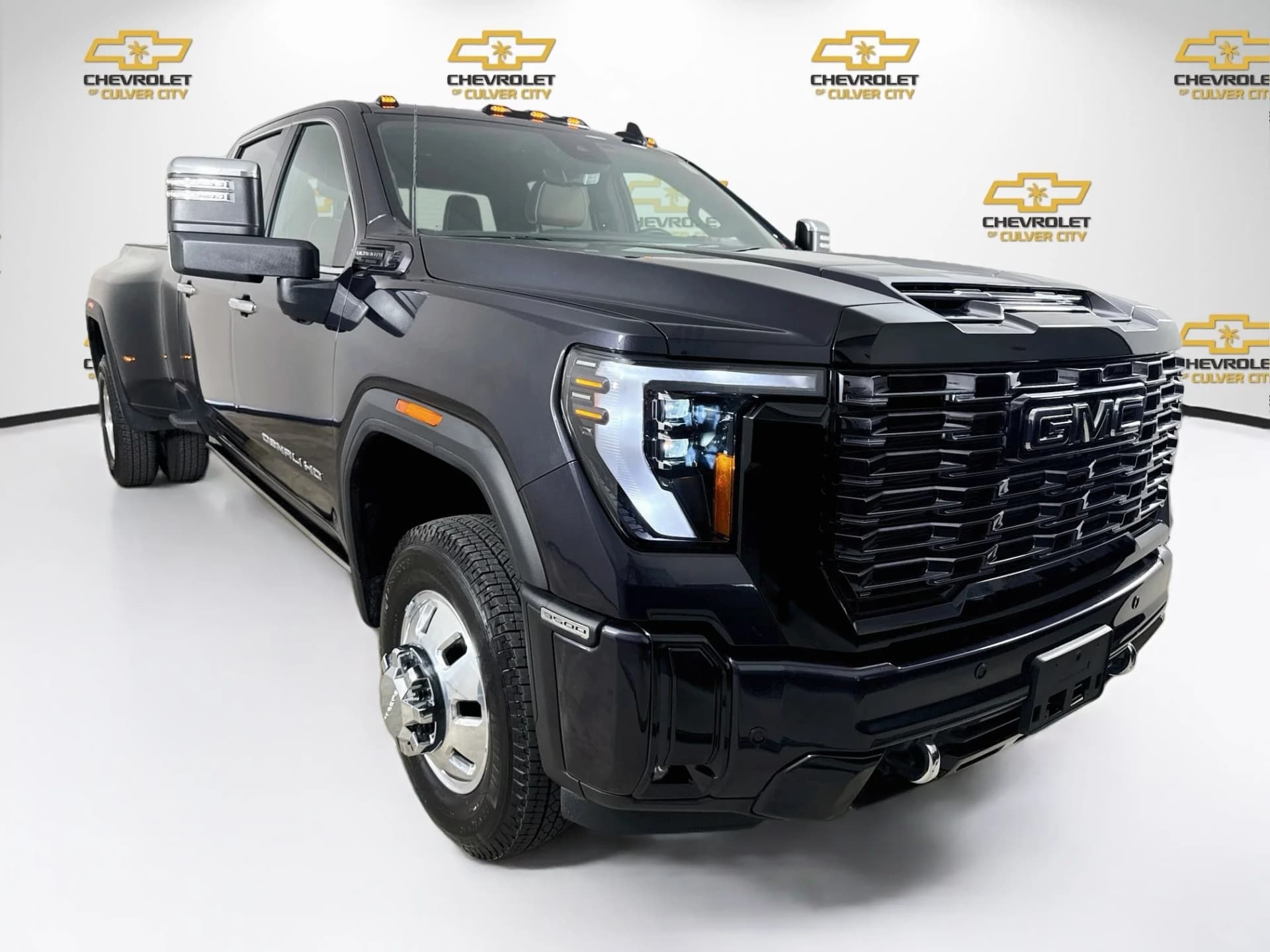 2025 GMC Sierra 3500 HD Denali Ultimate DRW — photo 1 of 35
