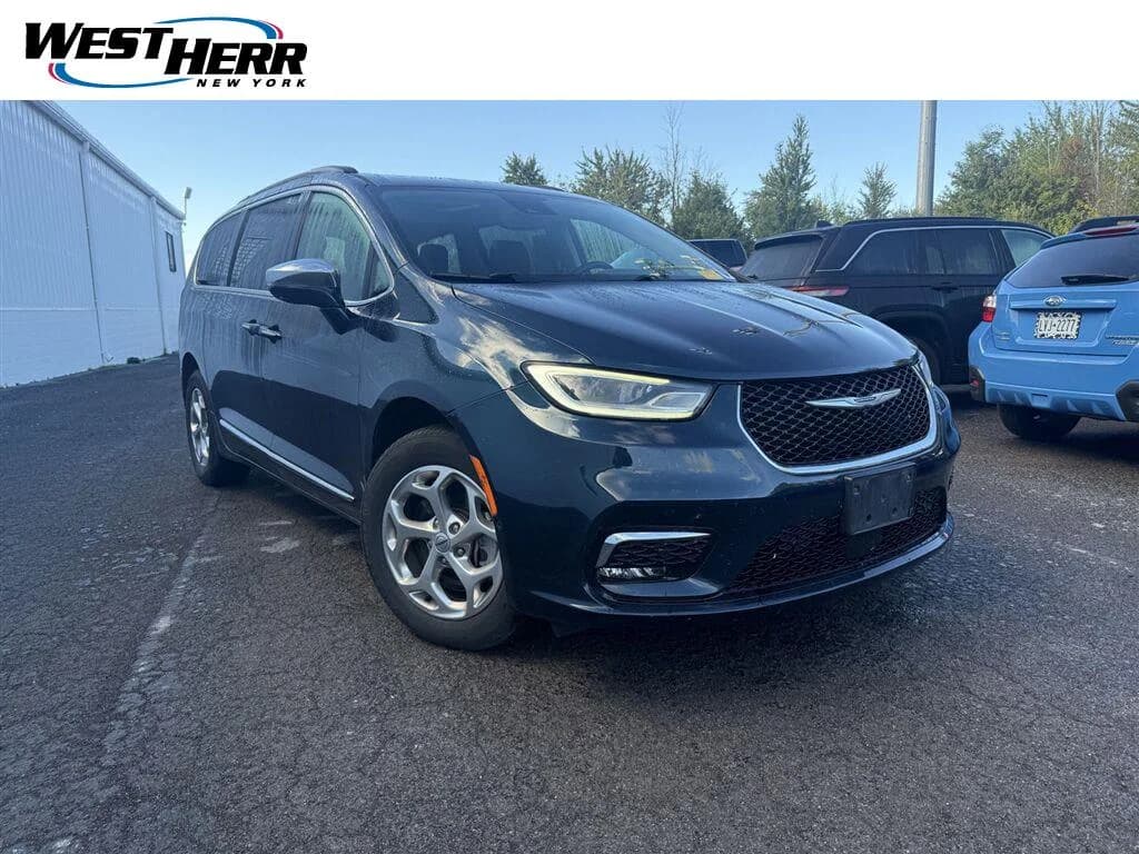 2022 Chrysler Pacifica Limited — photo 1 of 21