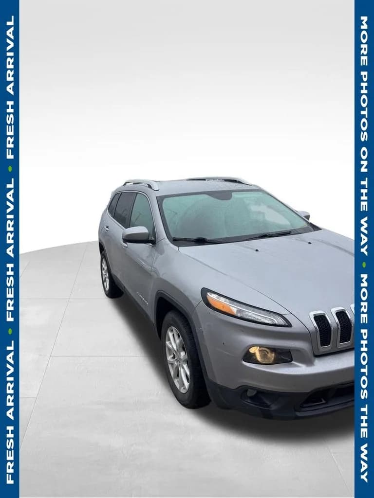 2016 Jeep Cherokee Latitude — photo 1 of 9