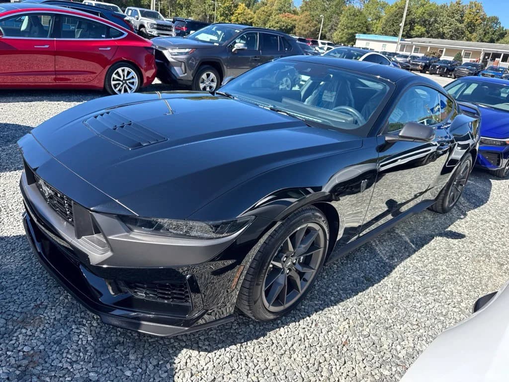 2026 Ford Mustang Dark Horse — photo 1 of 4