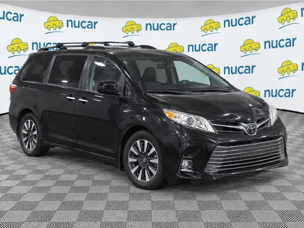2018 Toyota Sienna XLE — photo 1 of 31
