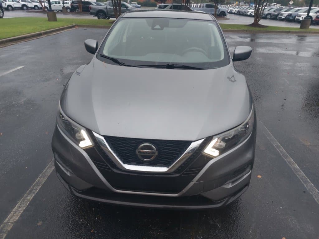 2020 Nissan Rogue Sport S — photo 1 of 9