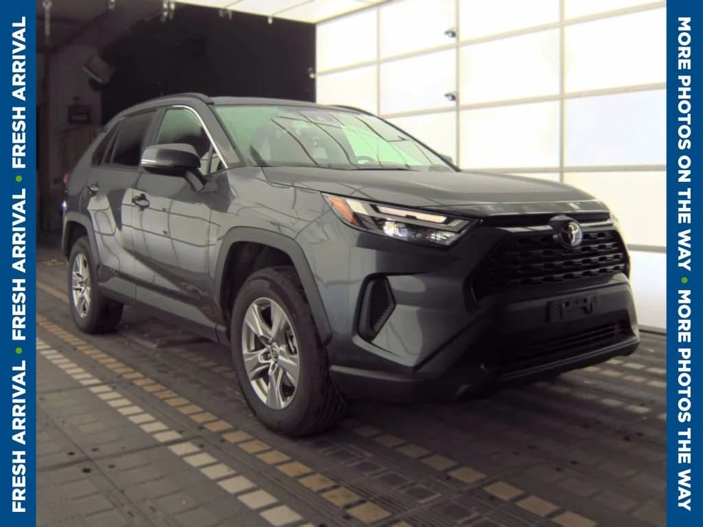 2025 Toyota RAV4 XLE — photo 1 of 10