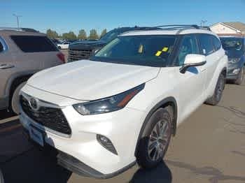 2024 Toyota Highlander XLE — photo 1 of 5