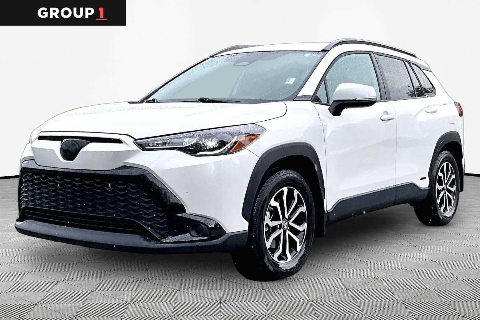 2024 Toyota Corolla Cross Hybrid SE — photo 1 of 34