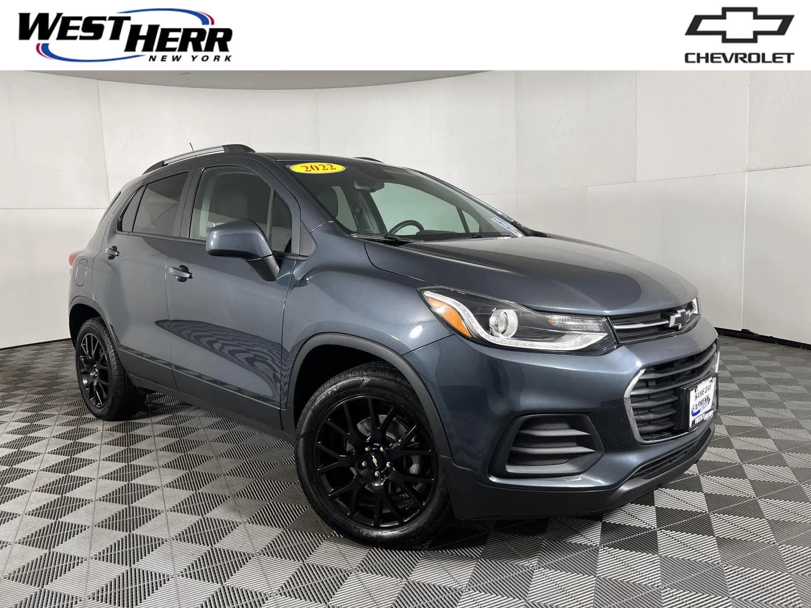 2022 Chevrolet Trax LT — photo 1 of 23