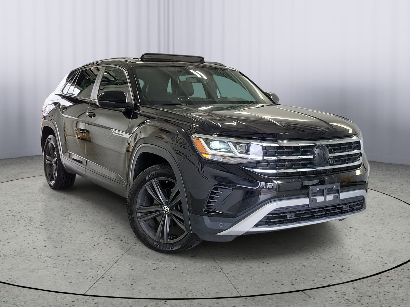 2020 Volkswagen Atlas Cross Sport 3.6L V6 SEL — photo 1 of 34