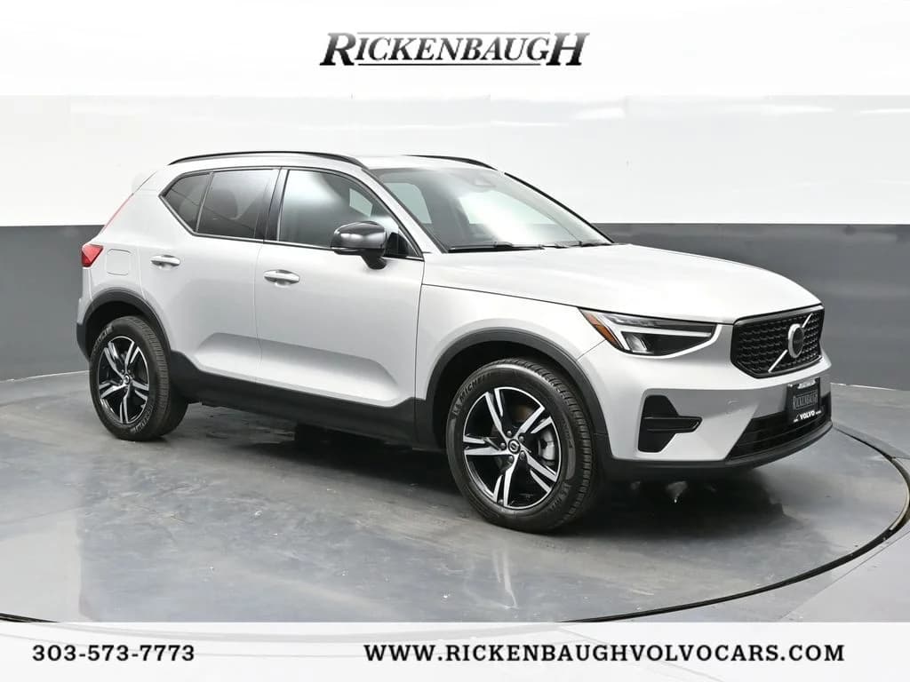 2024 Volvo XC40 Core — photo 1 of 46