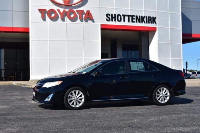 2014 Toyota Camry XLE — photo 1 of 34