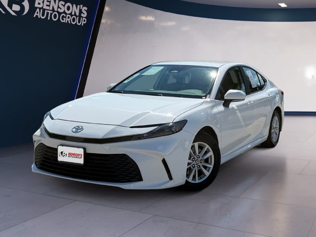 2025 Toyota Camry LE — photo 1 of 25