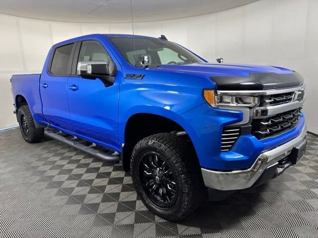 2025 Chevrolet Silverado 1500 LT — photo 1 of 21