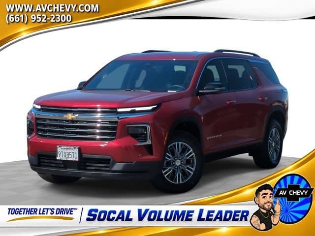 2025 Chevrolet Traverse FWD LT — photo 1 of 39