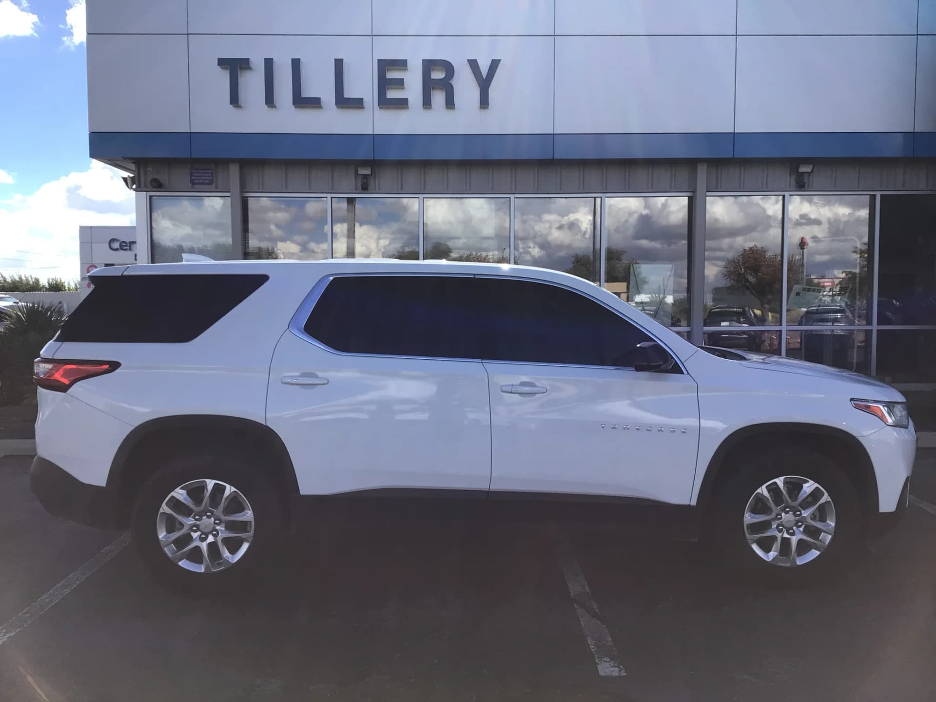 2020 Chevrolet Traverse LS — photo 1 of 14