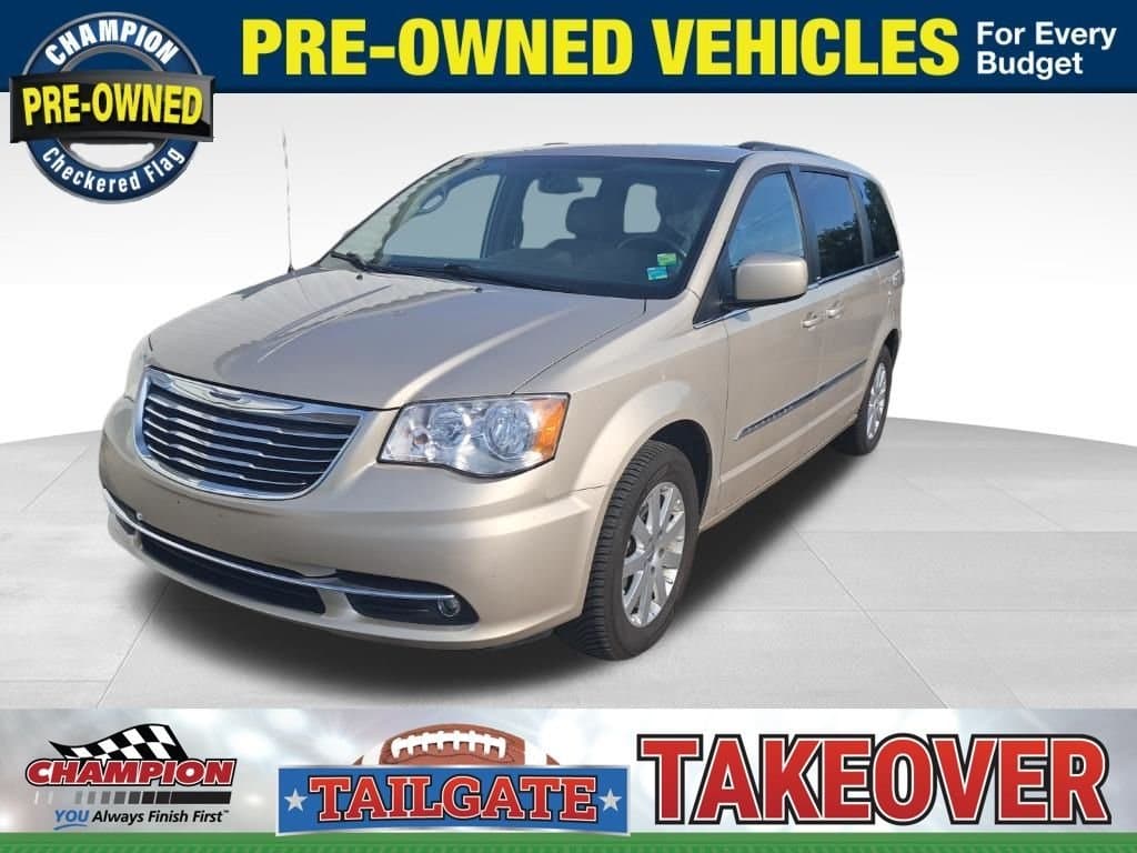 2013 Chrysler Town & Country Touring — photo 1 of 26