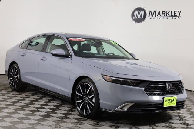 2023 Honda Accord Hybrid Touring — photo 1 of 47