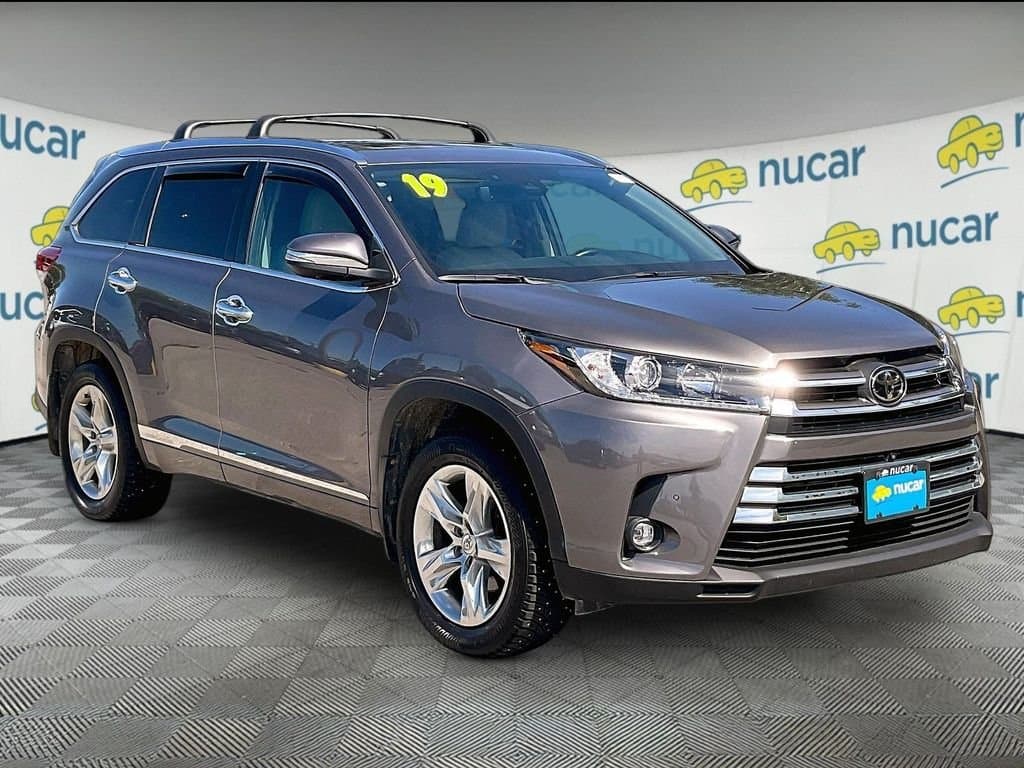 2019 Toyota Highlander Limited Platinum — photo 1 of 38