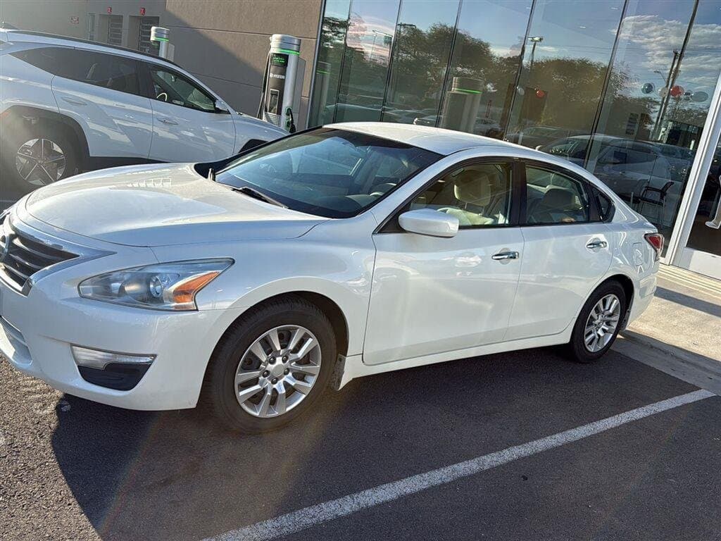 2015 Nissan Altima 2.5 S — photo 1 of 2