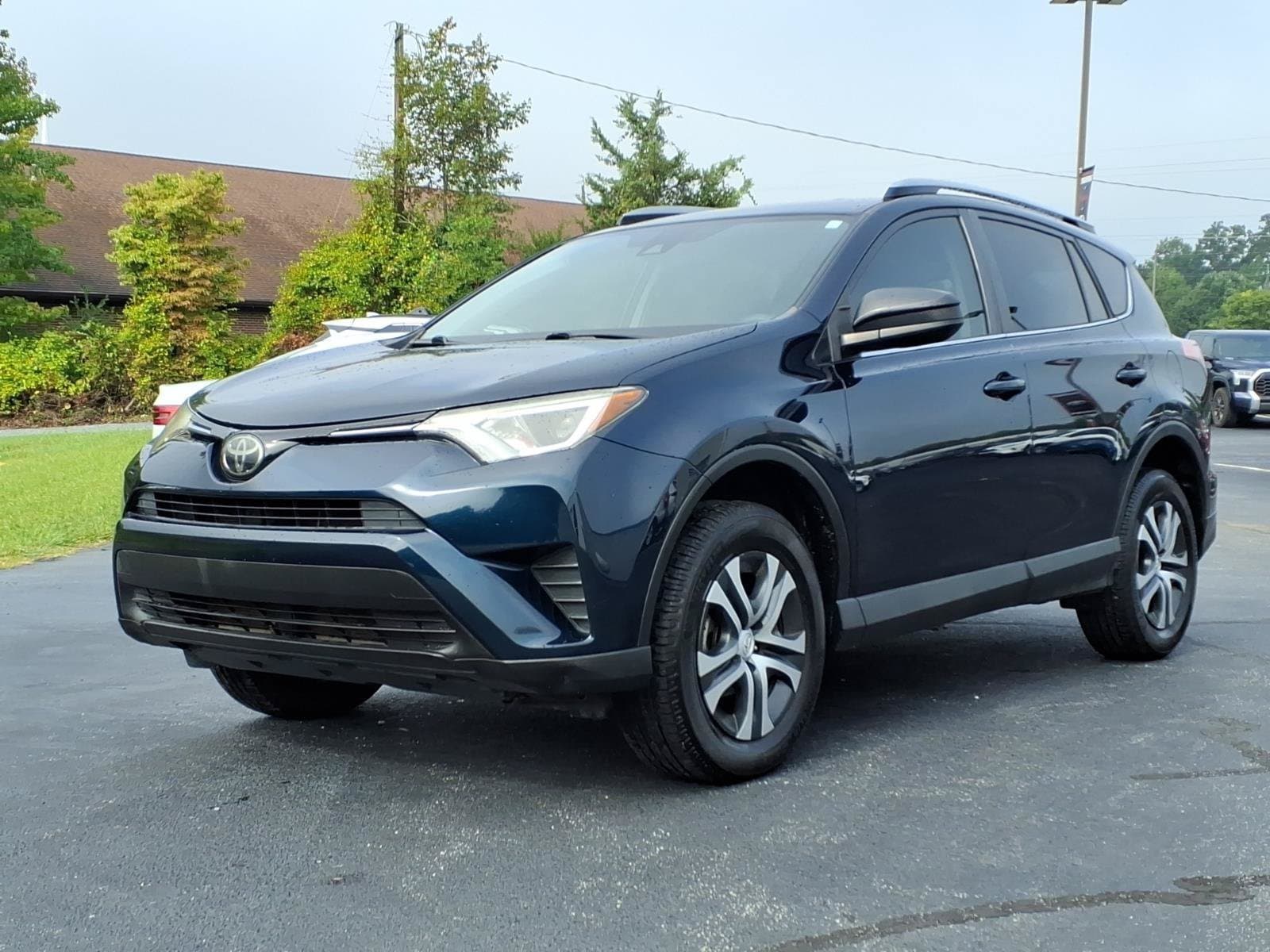 2018 Toyota RAV4 LE — photo 1 of 25