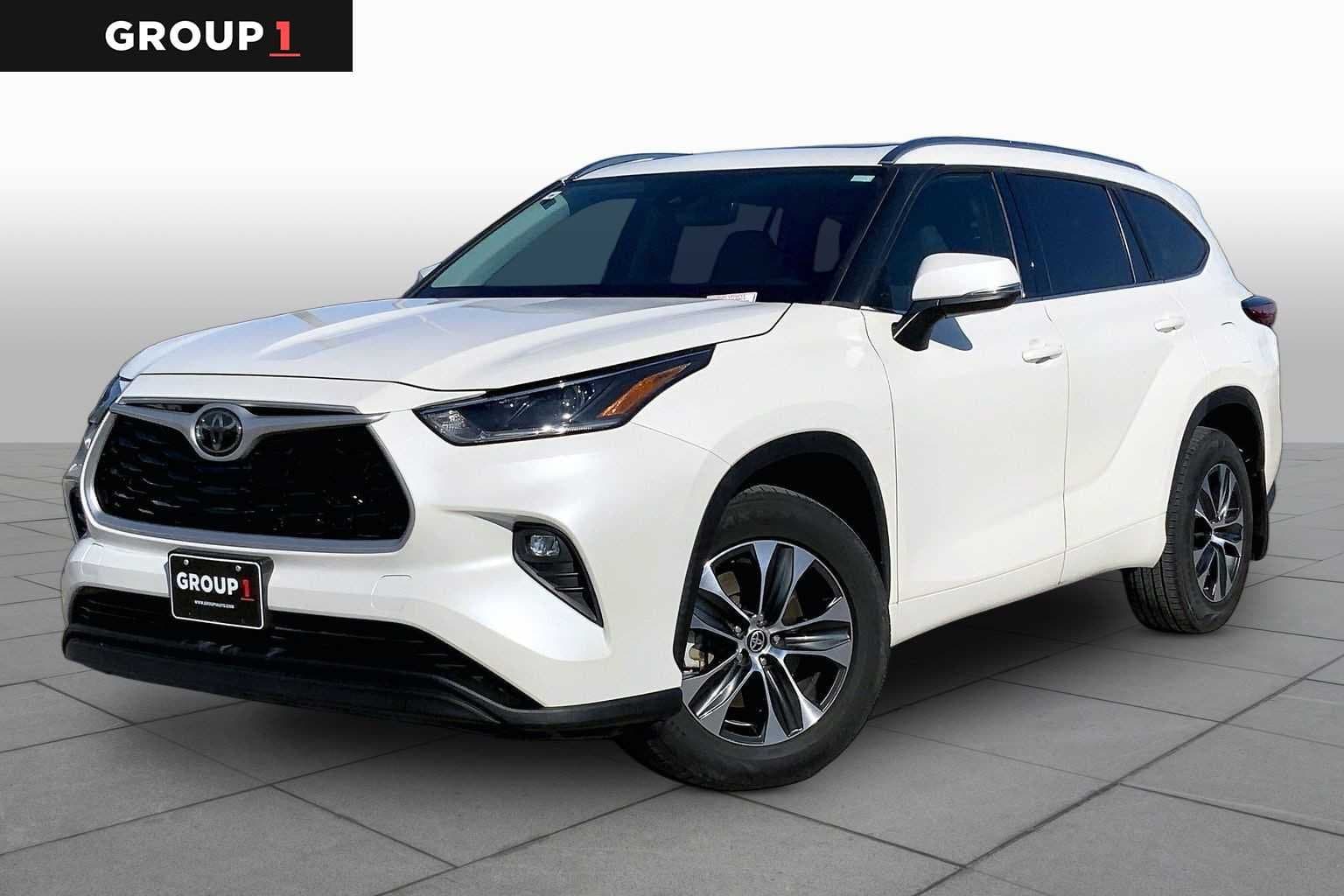 2021 Toyota Highlander XLE — photo 1 of 35