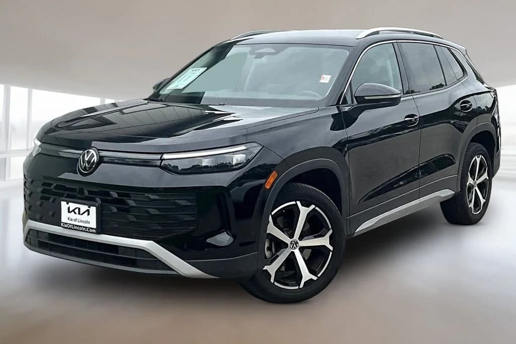 2026 Volkswagen Tiguan SE — photo 1 of 32