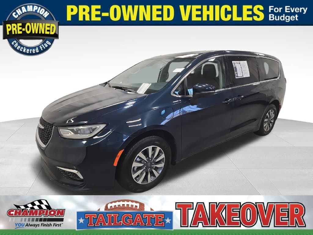 2023 Chrysler Pacifica Hybrid Touring L — photo 1 of 36