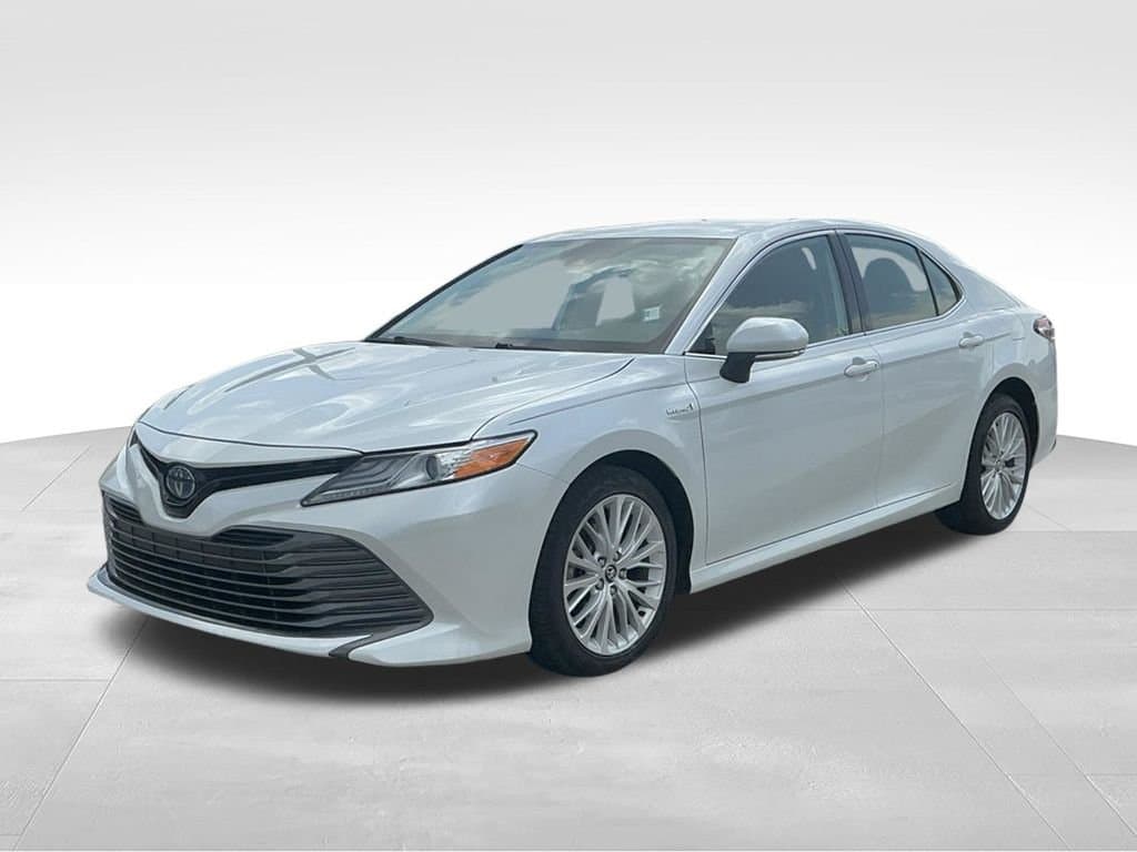 2020 Toyota Camry Hybrid XLE — photo 1 of 46
