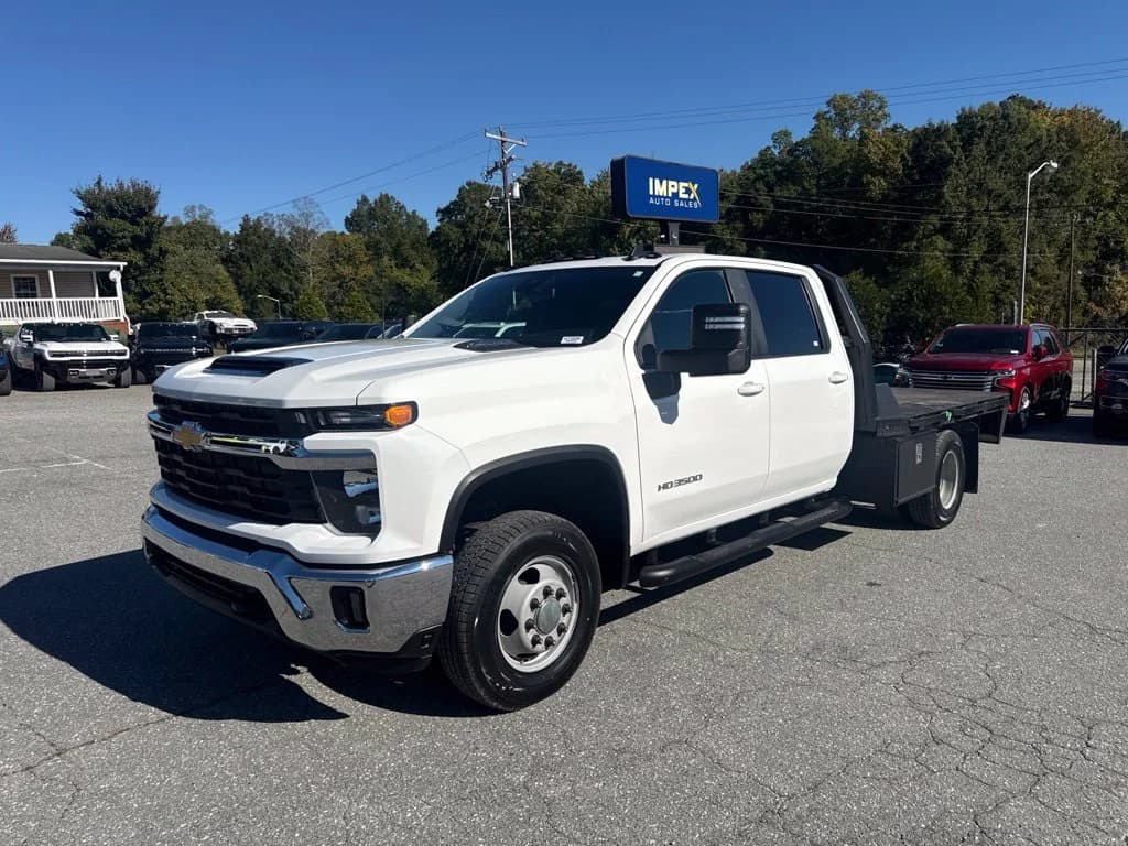 2024 Chevrolet Silverado 3500HD LT — photo 1 of 32