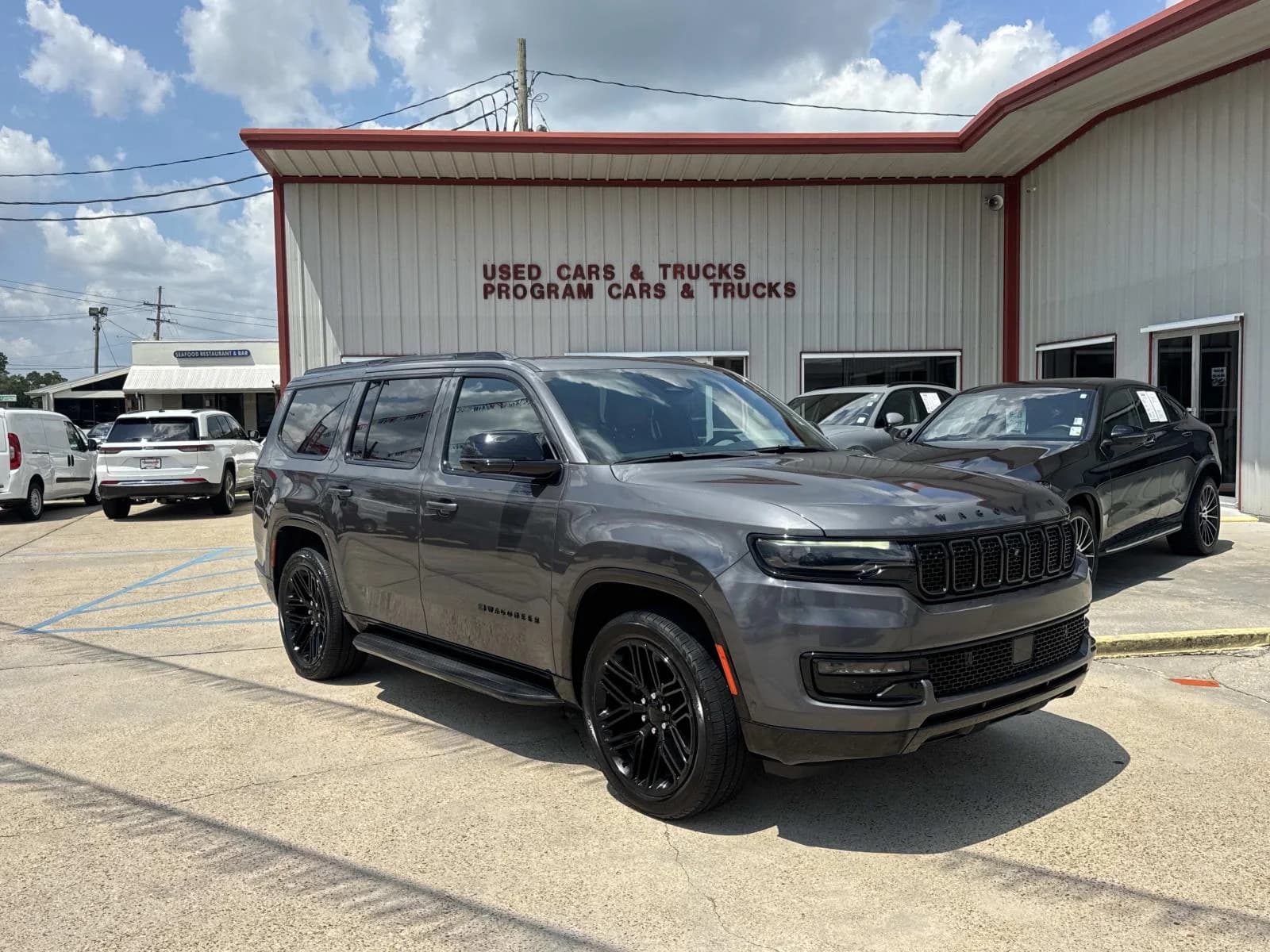 2023 Jeep Wagoneer Series II Carbide — photo 1 of 27