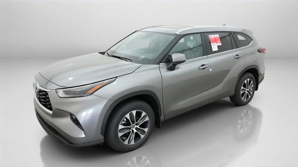 2026 Toyota Highlander XLE — photo 1 of 46