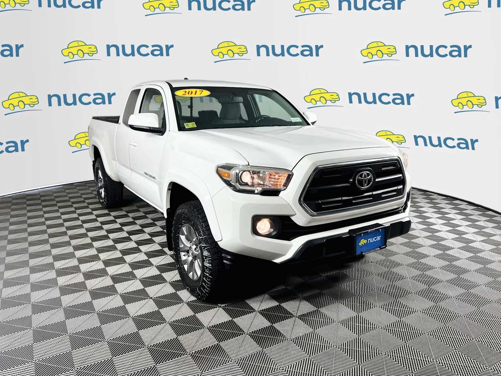 2017 Toyota Tacoma SR5 — photo 1 of 31