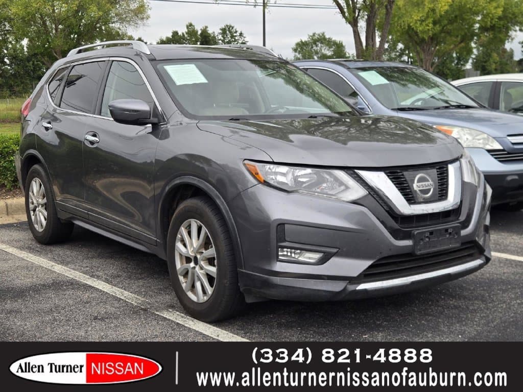 2017 Nissan Rogue SV — photo 1 of 4